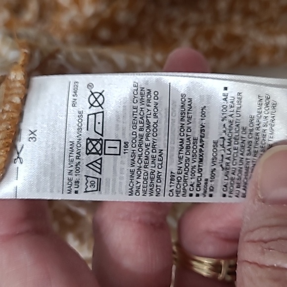 Old Navy Mustard Tan & White Floral with Vines Blouse size 3X - Picture 5 of 8